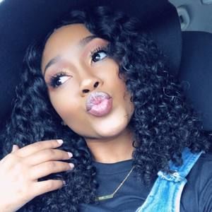 Meet your Posher, Alycia